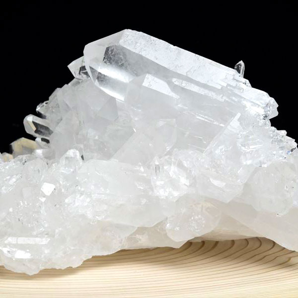 水晶 クラスター 原石 ■ブラジル・コリント産■【約705.5g】 ブラジル産｜コリント産｜水晶｜群晶｜原石｜クラスター｜透明度抜群｜コリント｜天然石｜パワーストーン ■39ショップ■45