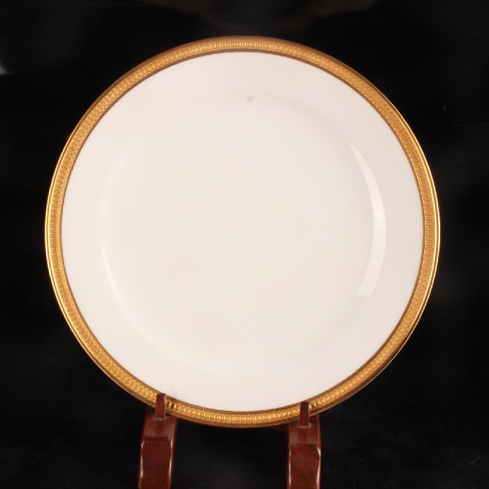 大倉陶園　エンボスクラウン ミート皿25.5cm　25/R-2184