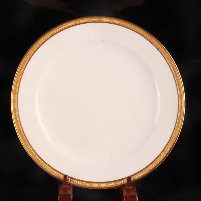 大倉陶園　エンボスクラウン ミート皿25.5cm　25/R-2185｜uraart 9,768円