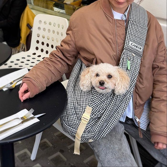 ※予約販売【iCANDOR】DUMPLING BAG（URBAN BLACK） バッグ スリング 犬用バッグ スリングバッグ ドッグバッグ キャリーバッグ 軽量 軽い 犬用品 ドッググッズ｜URBAN DOG TOKYO 店