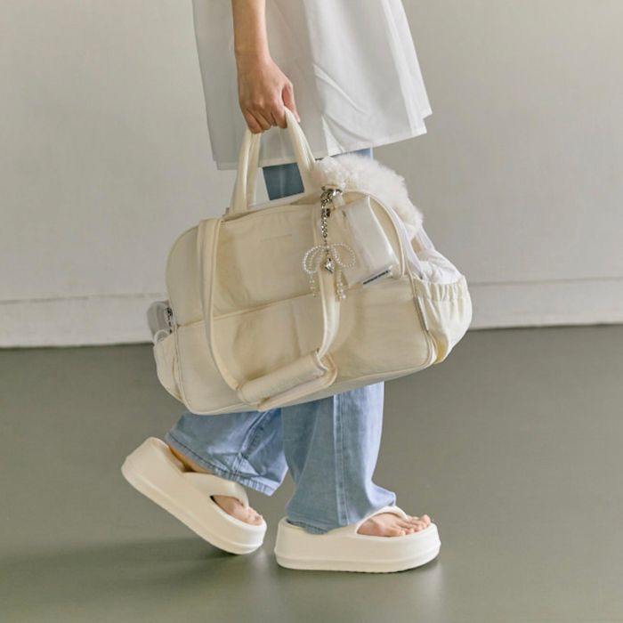 即納【a tous moments】Frou Frou Bag - Cream（Cushion + Shoulder Pad Set） バッグ スリング 犬用バッグ ドッグバッグ キャリーバッグ スリングバッグ 軽量 軽い 犬用品 ドッググッズ