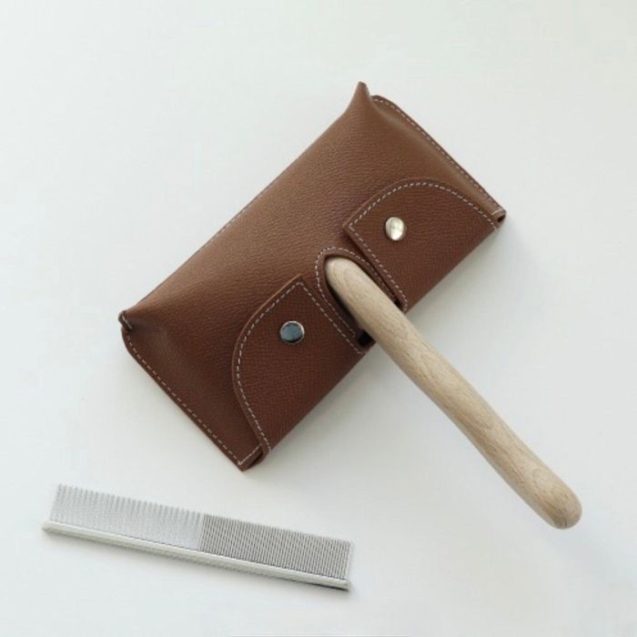 即納【Chiot】Leather Slicker Case（Brown） 犬用品 ドッググッズ コーム スリッカー 靴 ドッグシューズ 丈夫 便利 皿 お皿