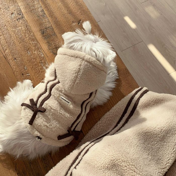 ※予約販売【DURANG RURANG】Ribbon Boa Hoodie Jumper（Beige） 犬服 ドッグウェア 犬の服 スリーブレス 犬用品 ドッググッズ 韓国 小型犬 小型犬服 春服｜URBAN DOG TOKYO 店