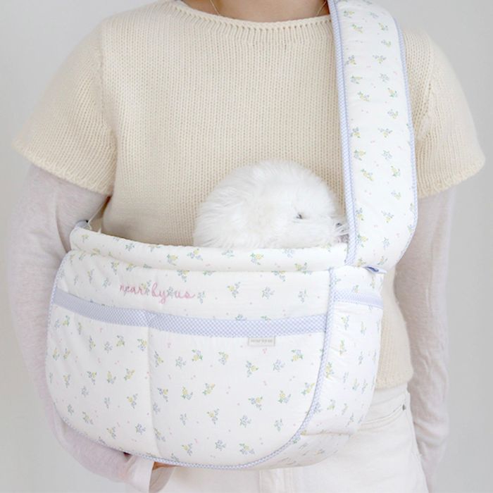 ※予約販売【near by us】tarte bag（Blossom flower） 犬用品 ドッググッズ バッグ 犬用バッグ ドッグバッグ キャリーバッグ スリングバッグ 軽量 軽い 韓国｜URBAN DOG TOKYO 店