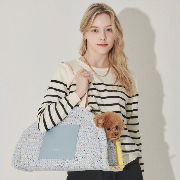 ※予約販売【foreverybari】Tweed Park Bag（Sky Blue） バッグ スリング 犬用バッグ スリングバッグ 犬用スリング キャリーバッグ ドッグバッグ 軽量 軽い 犬用品｜URBAN DOG TOKYO 店