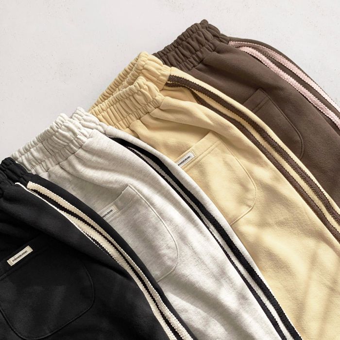 ※予約販売【DURANG RURANG】Ribbon Track Jogger Pants（4color） 韓国 犬用品 ドッググッズ Tシャツ スリーブレス ドッグウェア 犬服 犬の服 小型犬 小型犬服｜URBAN DOG TOKYO 店 8,408円