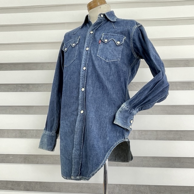 ★お買い物マラソン期間中限定 ポイント10倍★Levis リーバイス カジュアルシャツ ウエスタン Sサイズ 72051018 【中古】長袖 デニムis ショートホーン メンズ? レディース?/516113｜urica店 27,720円
