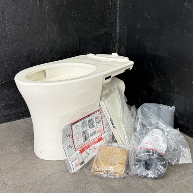 ★お買い物マラソン期間中限定 ポイント10倍★未使用 TOTO 床置き床排水大便器 洋式トイレ 便器 CS232BM VR #SC1 ピュアレストQR リモデル便器 パステルアイボリー 住宅設備/517614|urica店