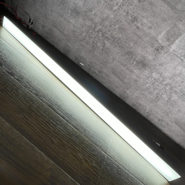 ★百貨店大売り出し継続期間中押さえる 尖んがり10倍★導管軌跡用 LED照明装置 黒いこと 120糎 【中古】動くこと引き受ける 照明装置手道具 軍事基地ともし火 割れあり 016044/23418