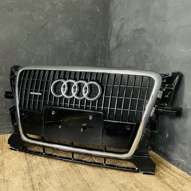 ★お買い物マラソン期間中限定　ポイント10倍★カーパーツ【中古】Audi アウディ quattro Q5 フロントグリル ラジエターグリル 8R0 853651 ドイツ/515323