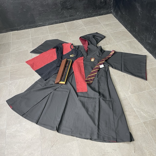 未使用 ハリーポッター 公式 グリフィンドール ローブ Mサイズ 長袖Tシャツ ネクタイ 杖 4点セット Harry Potter USJ/516038｜urica店 17,745円