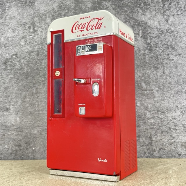 ★お買い物マラソン期間中限定 ポイント10倍★コカ・コーラ 自動販売機型 ミュージックバンク 【中古】ジャンク品 Coca-Cola ヴィンテージ アメリカン レトロ インテリア / 516967｜urica店