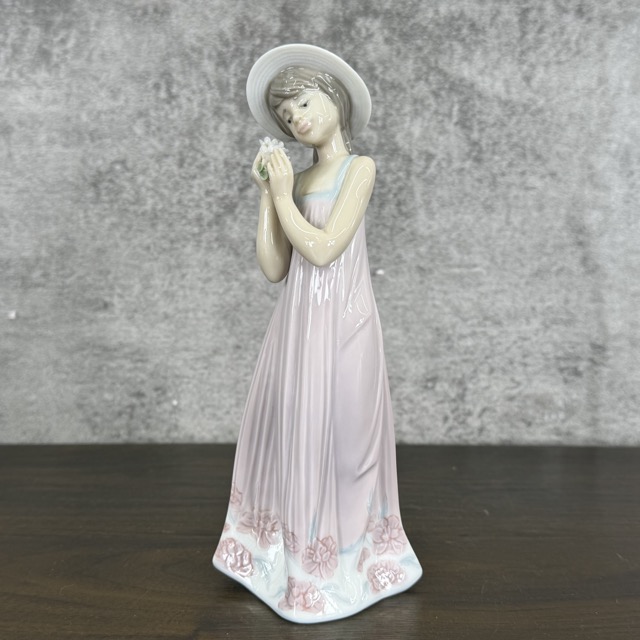 リヤドロ フィギュリン 【中古】LLADRO 5646 お花 女の子 陶器 人形 置物 約 8.5×6×20.5cm 少女シンディ ポーセリン / 516074
