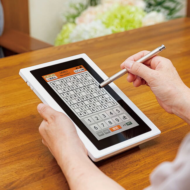 ◎いつでも脳トレ パズルタブレット<BR>[脳トレ ゲーム 問題 クイズ 難易度 高齢者 ナンプレ クロスワード 数字 端末 タブレット タッチペン タッチパネル AI シンプル 操作 簡単 機能 軽い 軽量 コンパクト 持ち運び アプリ ボリューム 健康管理 童謡] 1-2W