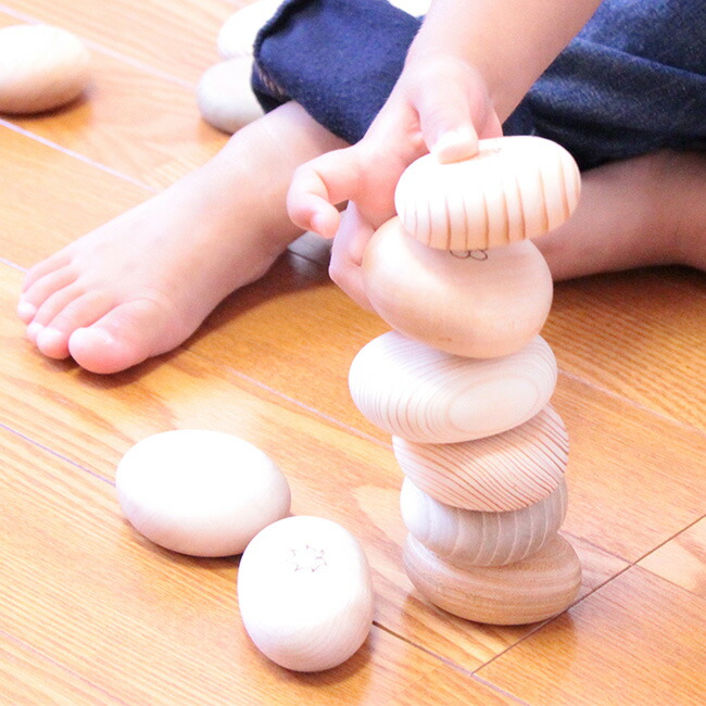 つみき になります。 楽天市場】音の出る積み木 1歳 木箱入り 音いっぱいつみき