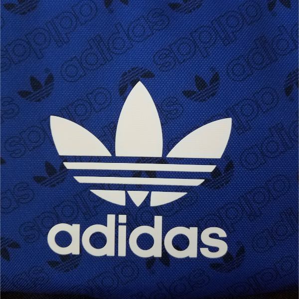 楽天市場 送料無料 割引クーポン配布中 超レア 日本未発売 Adidas Originals アディダス オリジナルス Big Trefoil 総柄ロゴプリント入りバックパック Power Blue Black White リュックサック 楽ギフ 包装選択 Usキッズウェア楽天市場店