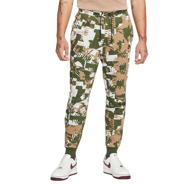 【送料無料】【メンズ】 ナイキ Nike Sportswear Tech フリースジョガーパンツ（Lt Bone/Rough Green/Black） スウェットパンツ ボトム Men's Joggers Pants