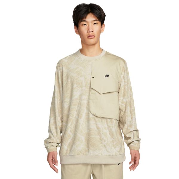 【送料無料】【メンズ】 ナイキ Nike Sportswear Dri-FIT ADV Tech Pack Long-Sleeve Top（Rattan/Lt Orewood Brown） トップス フーディー