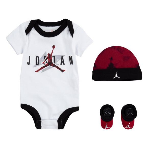 送料無料 最大6 クーポン配布中 Nike ナイキ ジョーダン 男の子用jordan Aj6 Carmine半袖ボディースーツ出産祝い3点セット White ロンパース 靴下 出産祝い ベビー服 子供服 ギフト プレゼント Dcgroup Com