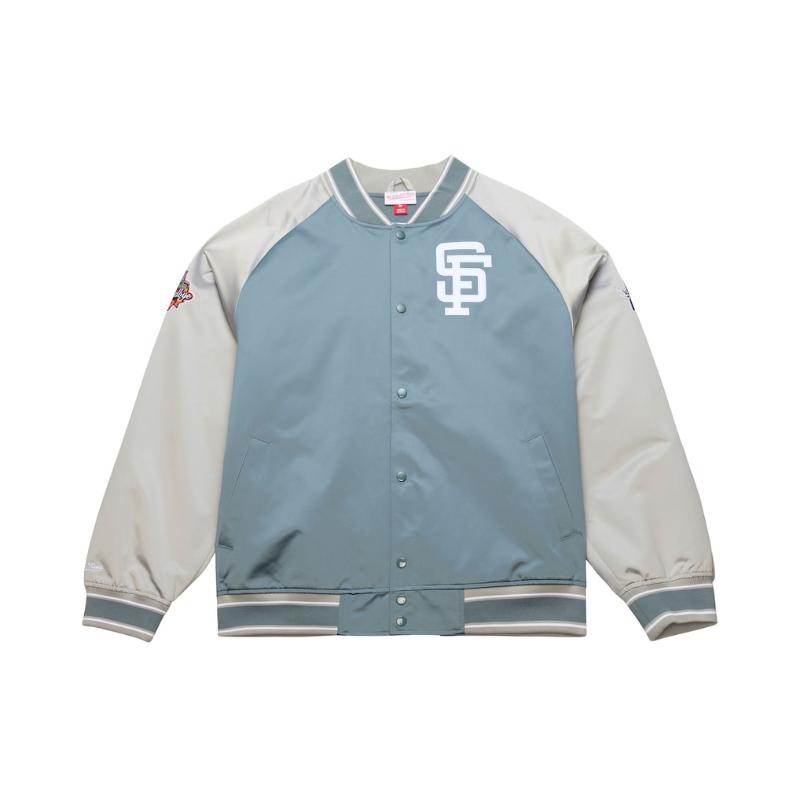 Mitchell \u0026 Ness ミッチェルアンドネス MLB メンズ 軽さ ライトウェイト スタジャン バーシティジャケット アウター 前掛け サンフランシスコ・ジャイアンツ San Francisco Giants Thunderstorm Head Coach Lightweight Satin Full-Snap Jacket 【貨物輸送無料】
