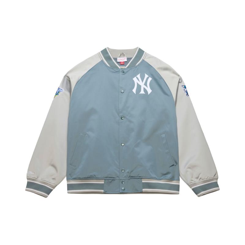 Mitchell \u0026 Ness ミッチェルアンドネス MLB メンズ 軽さ ライトウェイト スタジャン バーシティジャケット アウター 前掛け ニューヨーク州・ヤンキース 価値づける New York Yankees Thunderstorm Head Coach Lightweight Satin Full-Snap Jacket 【貨物輸送無料】
