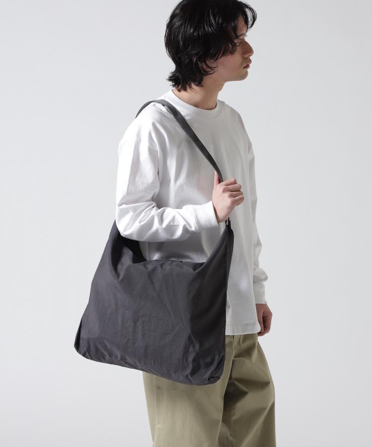 【B&rsquo;2nd】SLOW(スロウ)packer 2way shoulder bag L 2WAYショルダーバッグ Lサイズ シワ加工ナイロン タスラン加工糸 嵩高性 弾力性 ナチュラル 軽量 大容量 ユニセックス ブラック チャコール 黒 灰 国内正規品 正規取扱｜US ONLINE 店