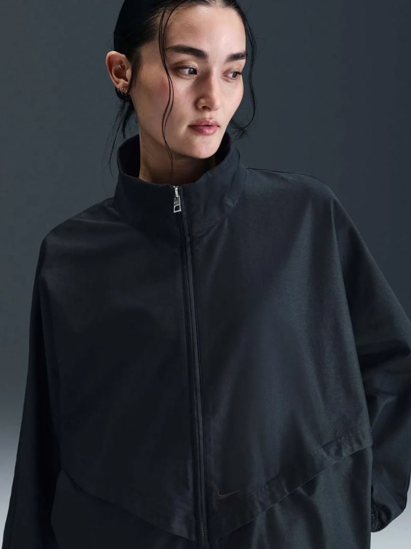 【楽天市場】【NIKE】CLLCTN WR TWILL JK emmi エミ ジャケット・アウター ブルゾン・ジャンパー ブラック【送料無料