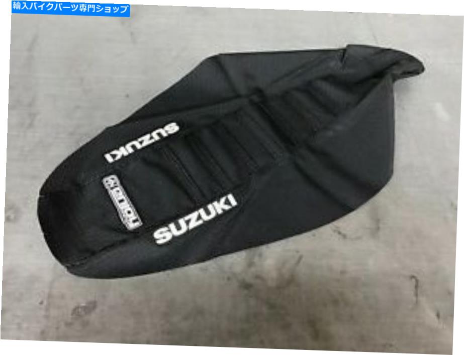 シート スズキRM 125 250シートカバーフィット2001-2011ブラックリブ付きブラック＃52ロゴ Suzuki Rm 125 250 Seat Cover Fits 2001-2011 Black with Black Ribs #52 WITH LOGO【並行輸入品】