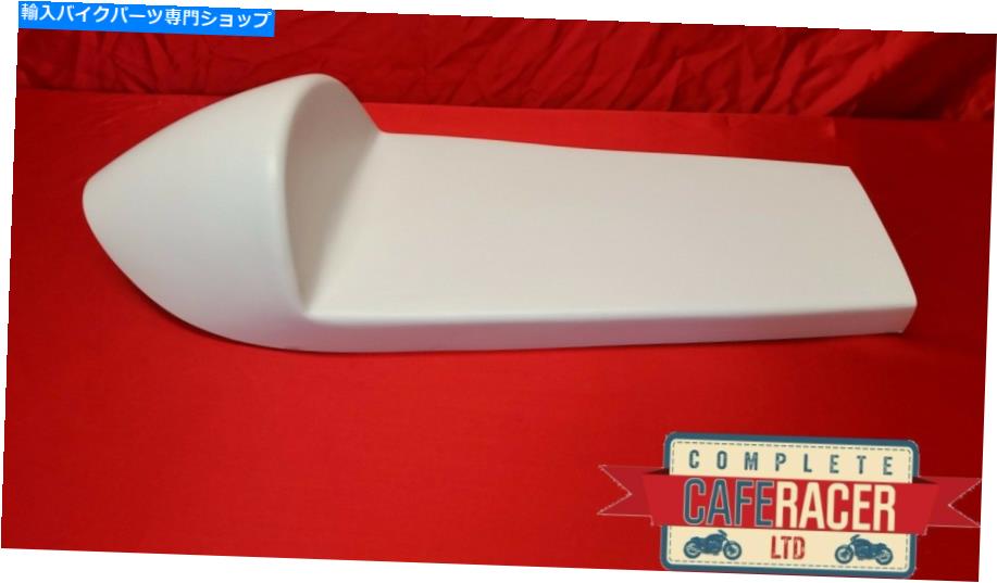 シート ジュニアマニックススタイルのガラス繊維カフェのレーサーシートが白で仕上げました JUNIOR MANX STYLE FIBREGLASS CAFE RACER SEAT FINISHED IN WHITE【並行輸入品】