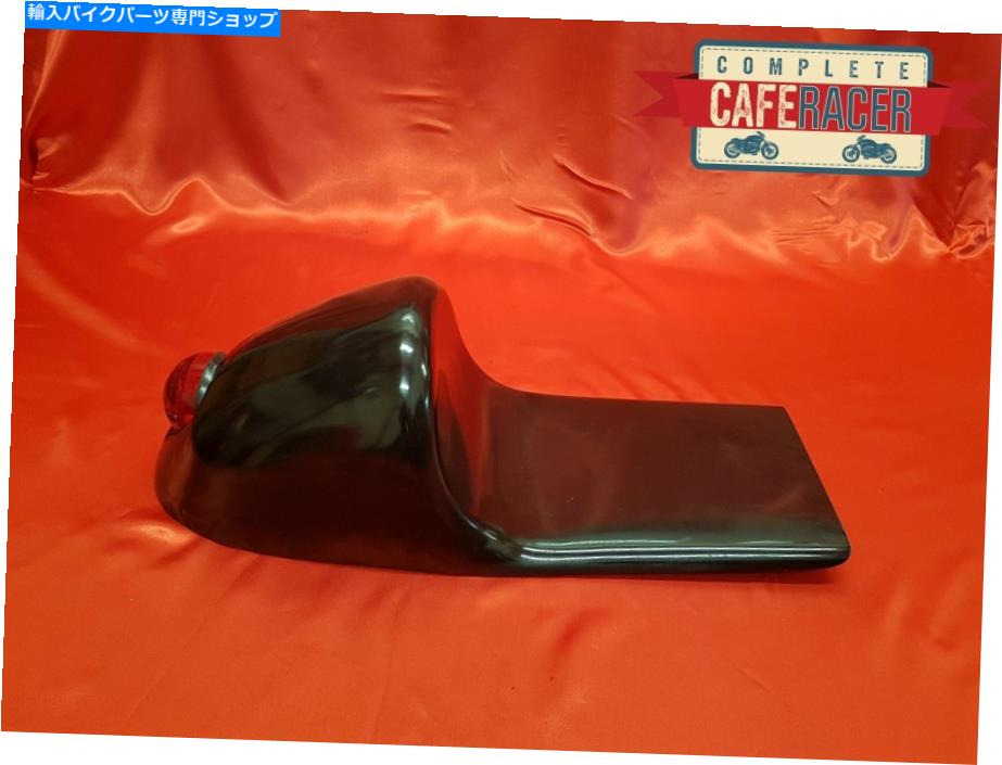 シート 黒の光を内蔵したLuptonスタイルのガラス繊維のカフェのレーサーの座席 LUPTON STYLE FIBREGLASS CAFE RACER SEAT WITH BUILT IN LIGHT IN BLACK【並行輸入品】