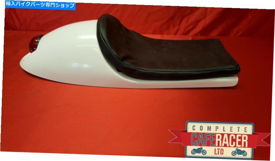 シート パッドと白のストップテールライトが付いているヴィンセントスタイルのカフェレーサーシート VINCENT STYLE CAFE RACER SEAT WITH BUILT IN STOP TAIL LIGHT IN WHITE WITH PAD【並行輸入品】|Us Custom Parts Shop USDM