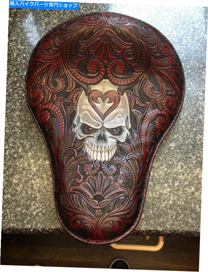 シート 100％カスタムハンドメイドレザーツールボバーチョッパーシートレッドスカルフィリグリー 100% Custom handmade leather tooled bobber chopper seat Red Skull filigree【並行輸入品】