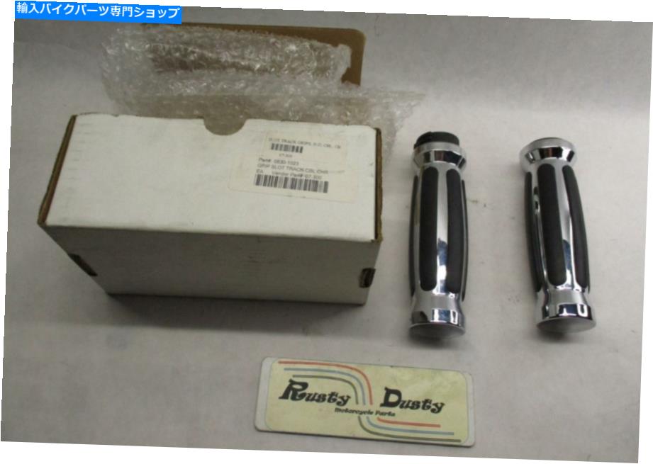 クロームパーツ Arlen Ness Harley Davidsonハンドルバーグリップセットスロットトラッククローム07-300 Arlen Ness Harley Davidson Handlebar Grips Set Slot Track Chrome 07-300【並行輸入品】