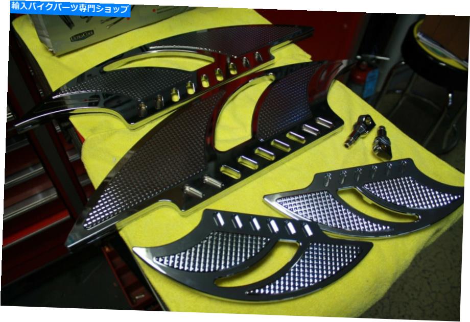 クロームパーツ ハーレーフロアボードが旅客板と山と一緒に設定されています HARLEY FLOOR BOARD SET WITH PASSENGER BOARDS AND MOUNTS【並行輸入品】