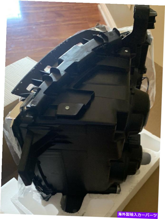 USヘッドライト 箱のシボライト2014-2015 Silveradoの新機能スモークヘッドライト Smoked Headlights New In Box Chevrolet 2014-2015 Silverado【並行輸入品】