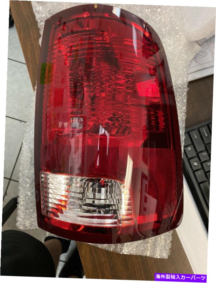 USテールライト テールライト左側フィット09-11ドッジRAM 1500ピックアップトラック Tail Light Left Side Fits 09-11 Dodge Ram 1500 Pick Up Truck【並行輸入品】