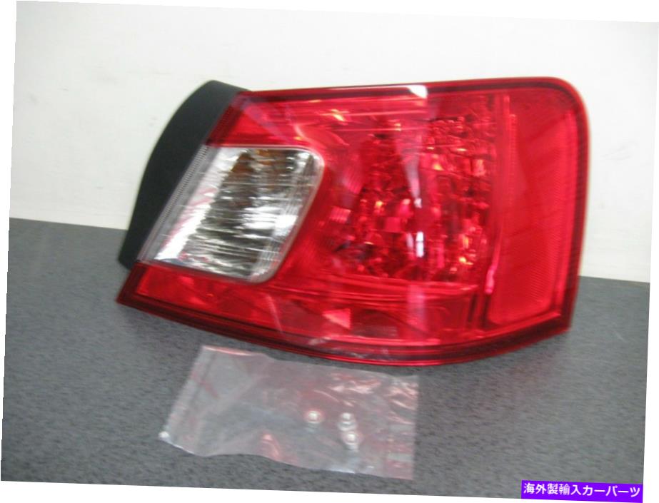 USテールライト 新純正三菱リアテールランプ（P / N 8330A748） NEW GENUINE MITSUBISHI REAR TAIL LAMP (P/N 8330A748)【並行輸入品】