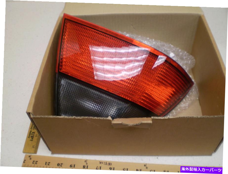 USテールライト 外側テールライトランプSaab 9-5 1999 99 2000 00 2001 01 Lamprrlh 4677035 OUTER TAIL LIGHT LAMP Saab 9-5 1999 99 2000 00 2001 01 LAMPRRLH 4677035【並行輸入品】