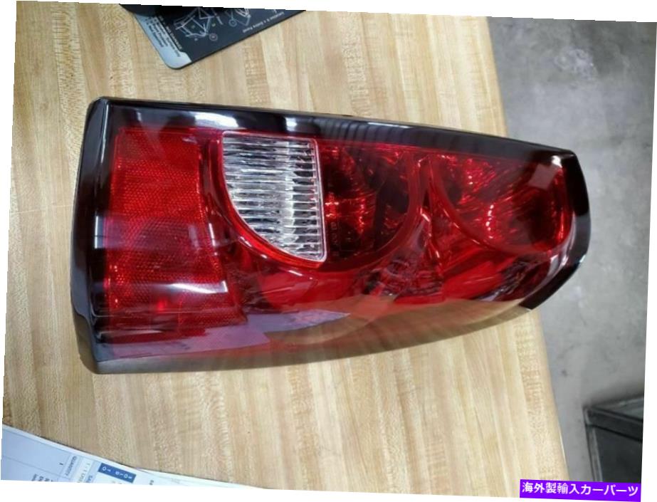 USテールライト 旅客テールライトクラシックスタイルフィット04-07 Silverado 1500ピックアップ391326 Passenger Tail Light Classic Style Fits 04-07 SILVERADO 1500 PICKUP 391326【並行輸入品】