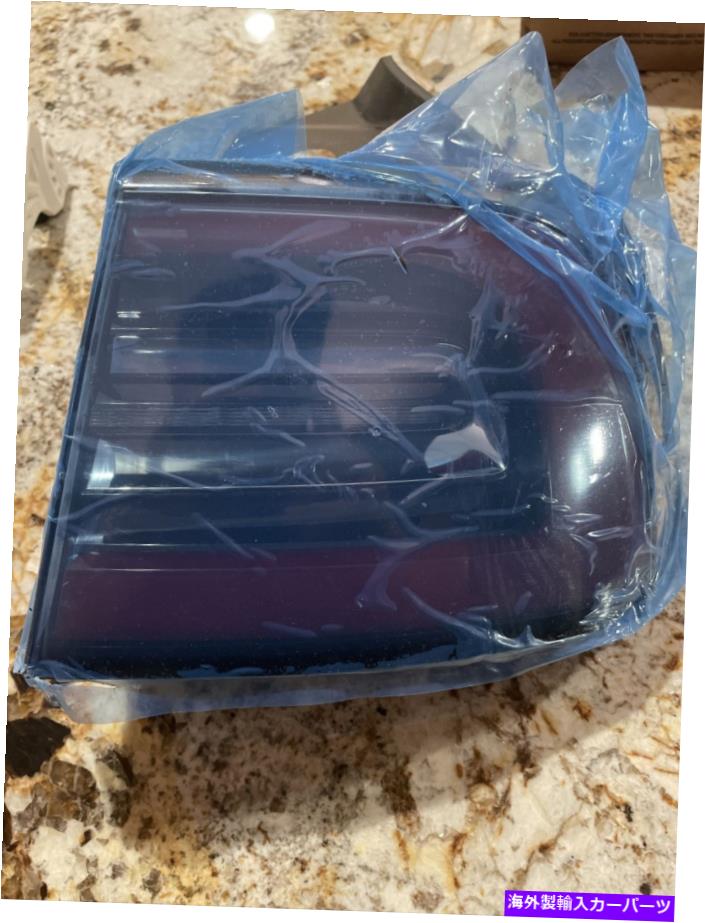 USテールライト Tesla Model 3テールライト後部右側Taillight 1077398-00-F Tesla Model 3 Tail Light Rear Right Side Taillight 1077398-00-F【並行輸入品】