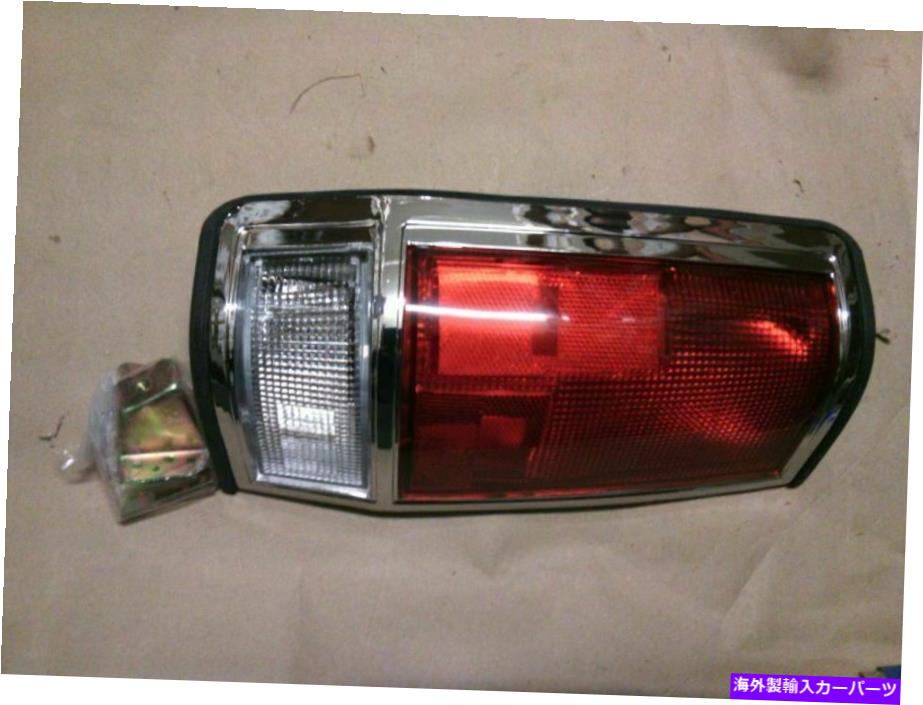 USテールライト ドライバー左テールライト720クロムフィット85-86日産ピックアップ250435 Driver Left Tail Light 720 Chrome Fits 85-86 NISSAN PICKUP 250435【並行輸入品】