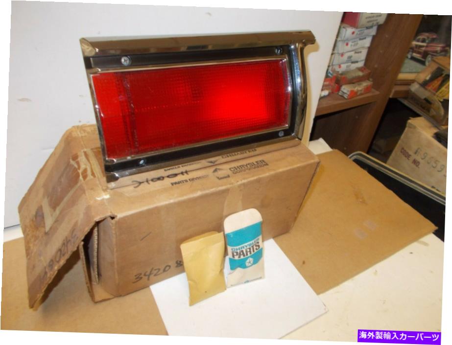 USテールライト MOPAR NOS T /ランプアセンブリインナーオンT / GATE LT。70-71プリマスフリースポーツスポーツ郊外 Mopar NOS T/Lamp AssembIy Inner on T/Gate Lt. 70-71 Plymouth Fury Sport Suburban【並行輸入品】