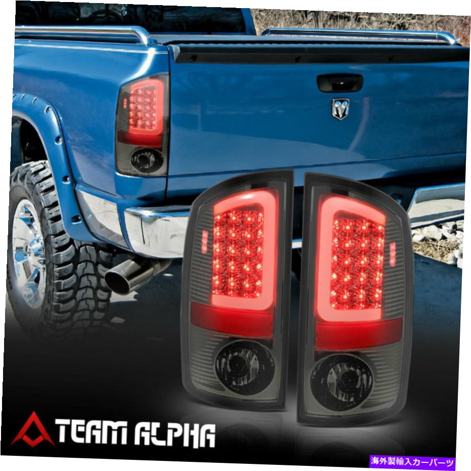 USテールライト FITS 2007-2009ドッジRAM {LED RED C-BAR}クロム/スモークブレーキランプリアテールライト Fits 2007-2009 Dodge Ram {LED RED C-BAR} Chrome/Smoke Brake Lamp Rear Tail Light【並行輸入品】