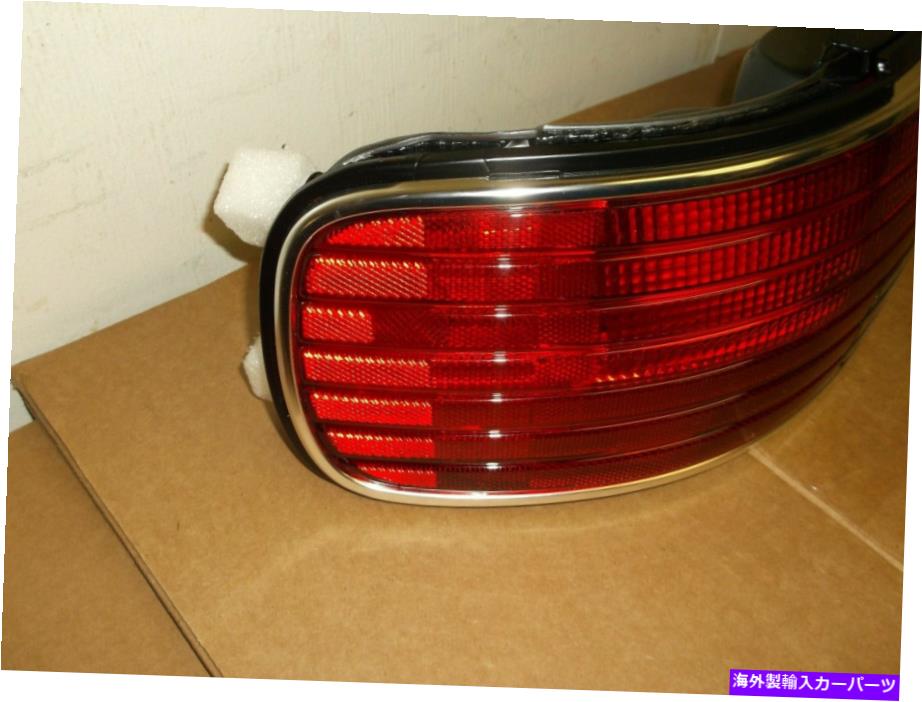 USテールライト Caprice LHテールライトアッシー~5977353~993-1996~993-1996~NOS?廃OEM GM~Chrome Trim~96 Caprice LH Tail Light Assy~5977353~1993-1996~NOS~Obsolete~OEM GM~Chrome Trim~96【並行輸入品】