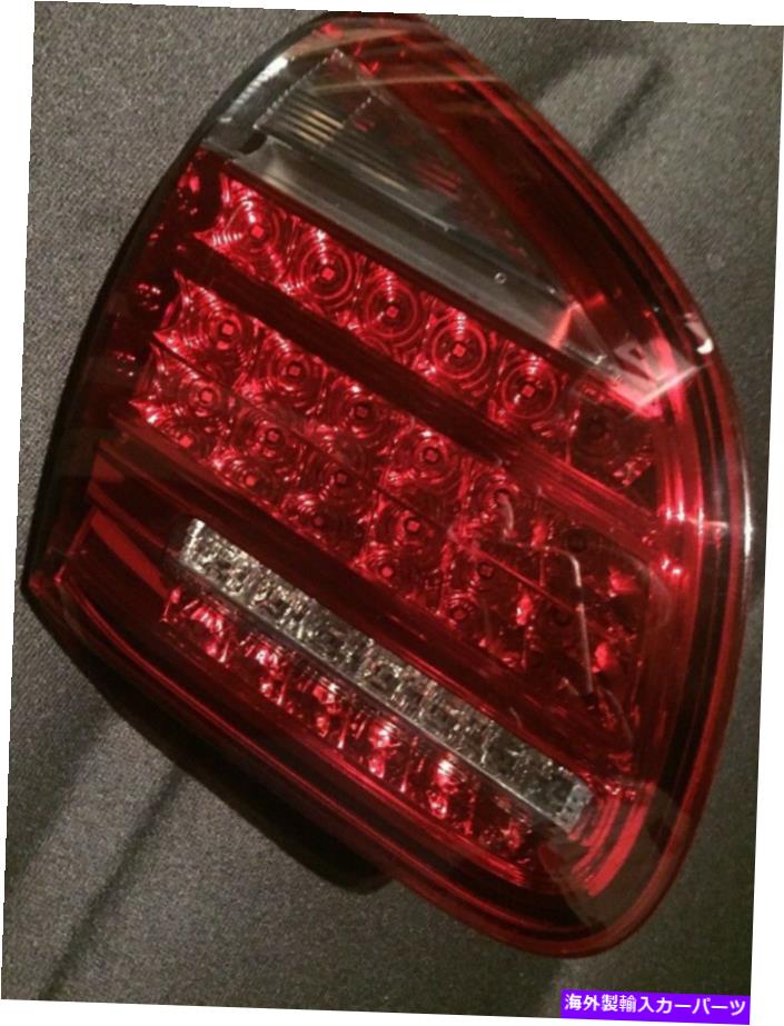 USテールライト 2011 - 2014 Porsh Cayenne LED OEMドライバーサイドリフトゲートテールライトW / OブラックTR 2011 - 2014 PORSH CAYENNE LED OEM DRIVER SIDE LIFT GATE TAIL LIGHT W/O BLACK TR【並行輸入品】