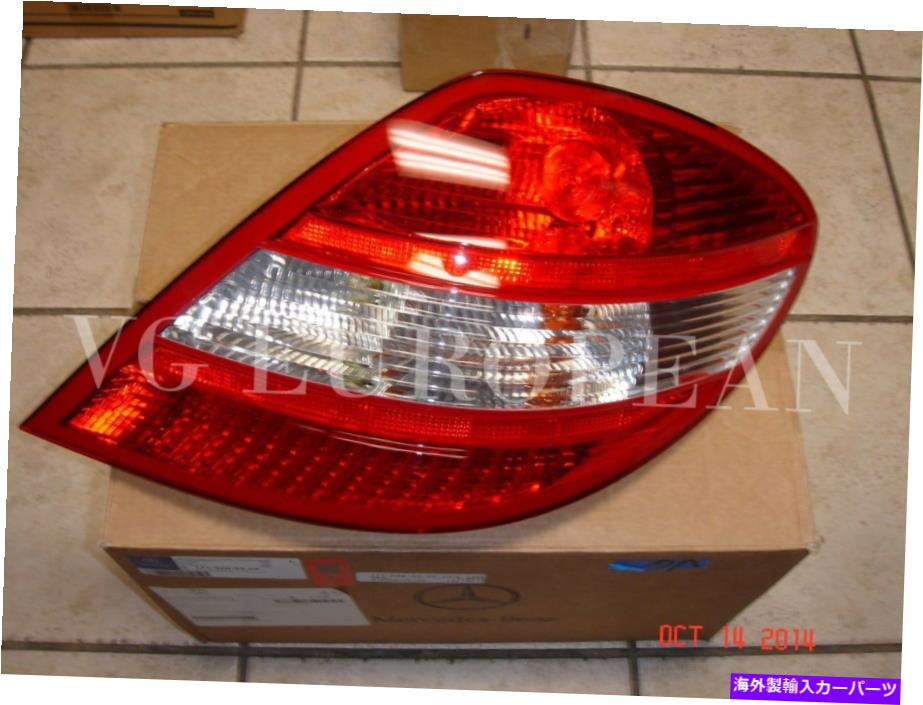 USテールライト メルセデスベンツSLKクラスの純正右テールライト、リアランプNEW SLK280 SLK350 Mercedes-Benz SLK-Class Genuine Right Tail Light,Rear Lamp NEW SLK280 SLK350【並行輸入品】