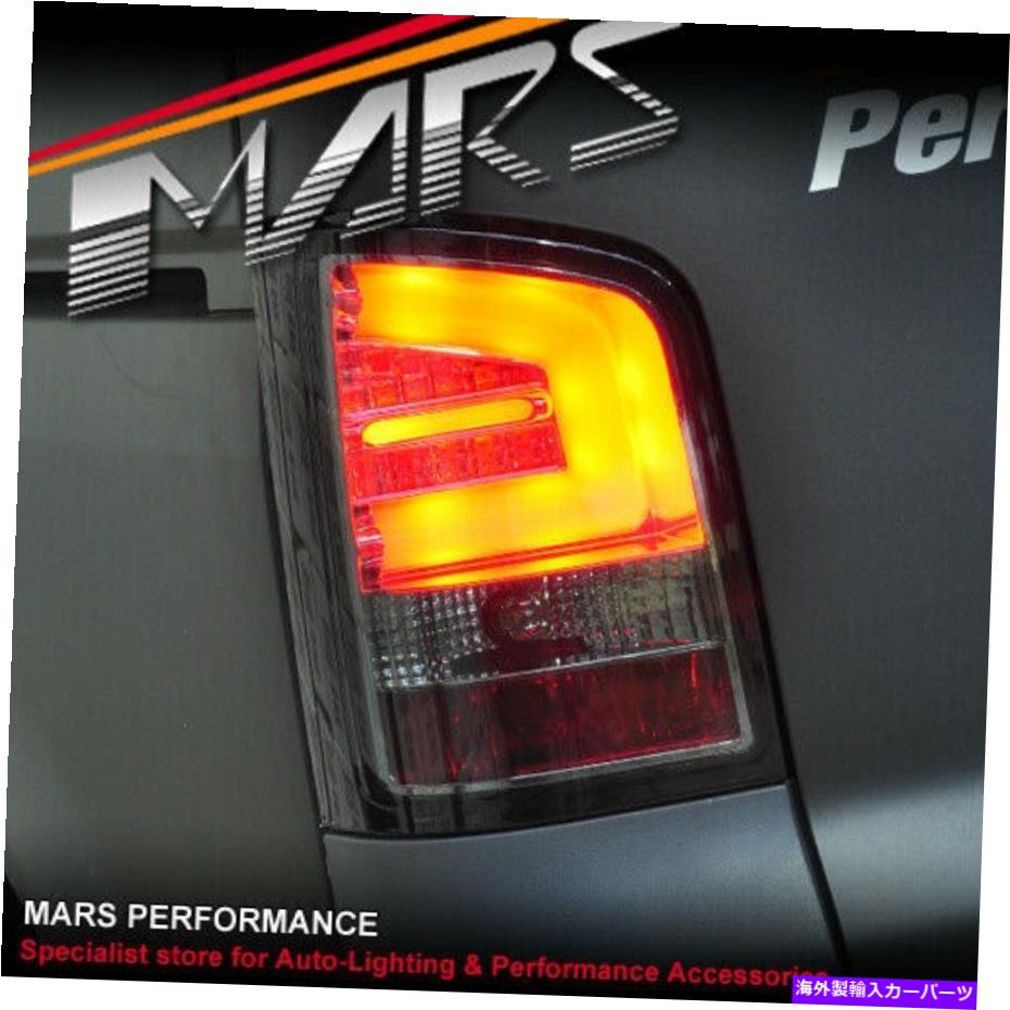 USテールライト VW Volkswagen T5 Multivan Van 10-15用のLEDインジケータ付きスモークテールライト Smoked Tail Lights with LED Indicators for VW VolksWagen T5 Multivan Van 10-15【並行輸入品】