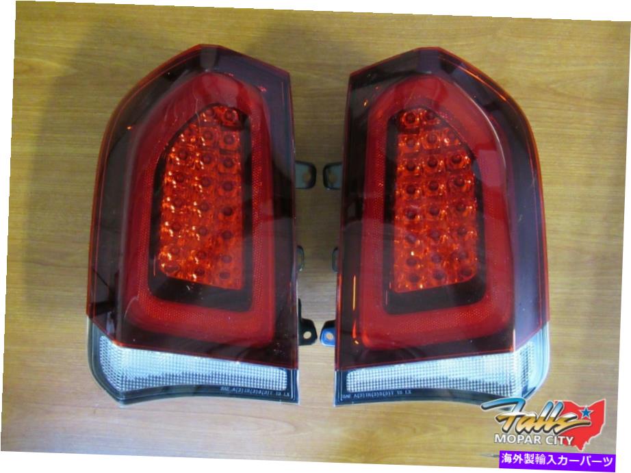 USテールライト 2015-2020クライスラー300黒の乗客と運転者側LEDテールランプMOPAR OEM 2015-2020 Chrysler 300 Black Passenger AND Driver Side LED Tail Lamps Mopar OEM【並行輸入品】