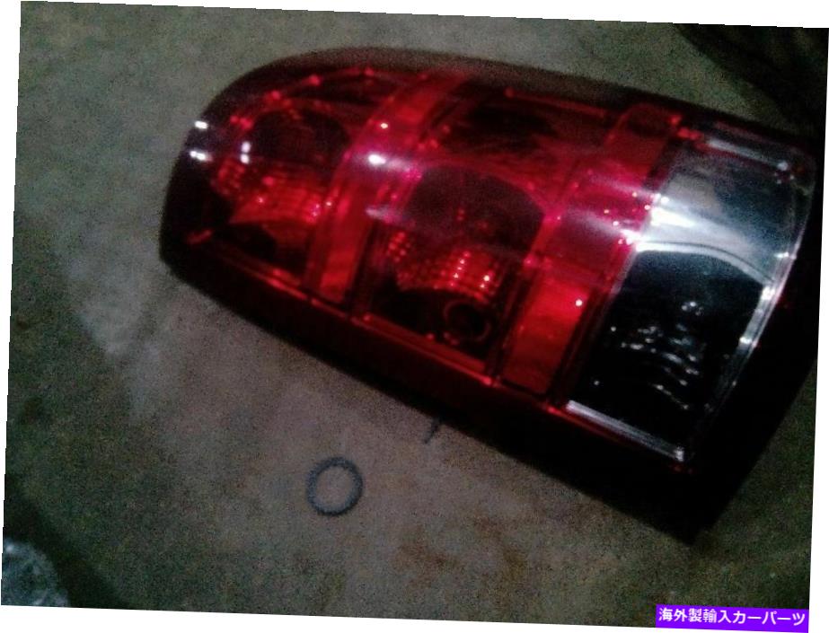 USテールライト ボックスと一緒に旅客テールライトピックアップ07-14シエラ2500ピックアップ127903 Passenger Tail Light Pickup With Box Fits 07-14 SIERRA 2500 PICKUP 127903【並行輸入品】
