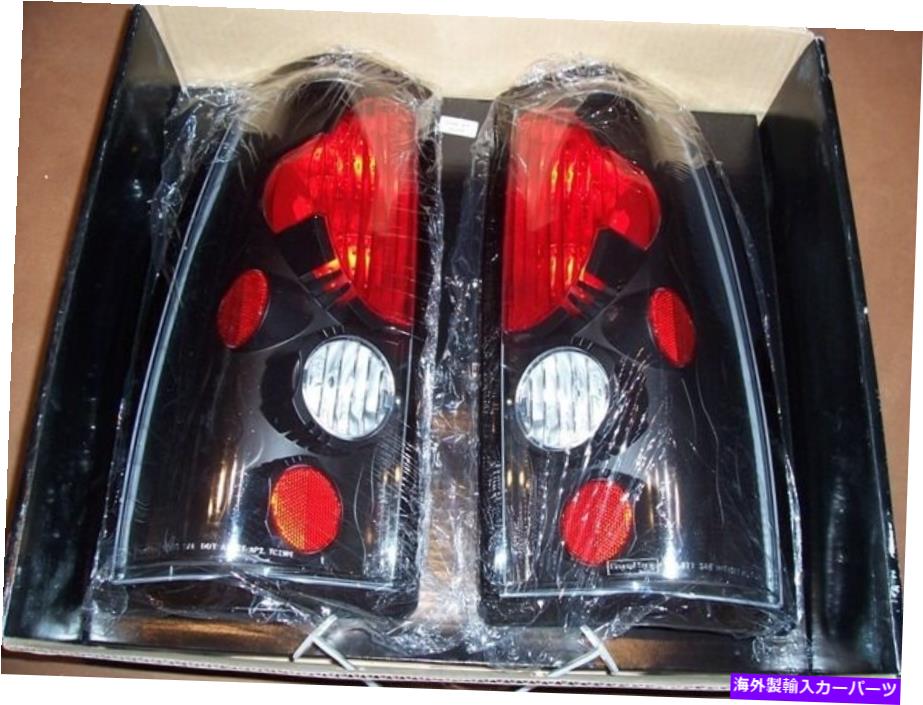 USテールライト 2003年から2006年の新しいIPCWブラックユーロテールライトCWT-CE337CBシボリーSilverado New IPCW Black Euro Tail Lights CWT-CE337CB for 2003-2006 Chevy Silverado【並行輸入品】